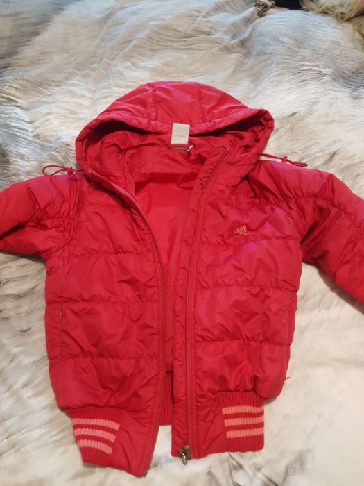Продавам дамско яке Адидас