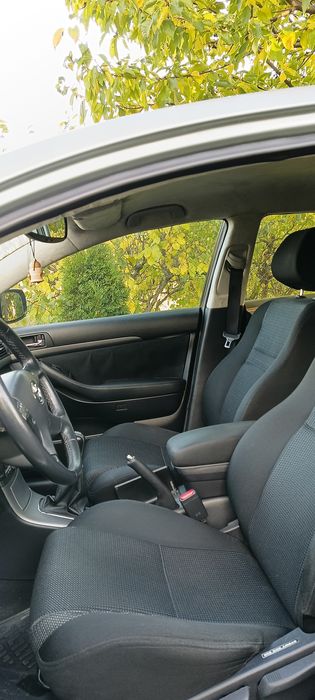 Toyota Avensis T25 1.6 benzina