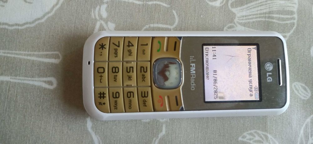 Продавам стар GSM LG