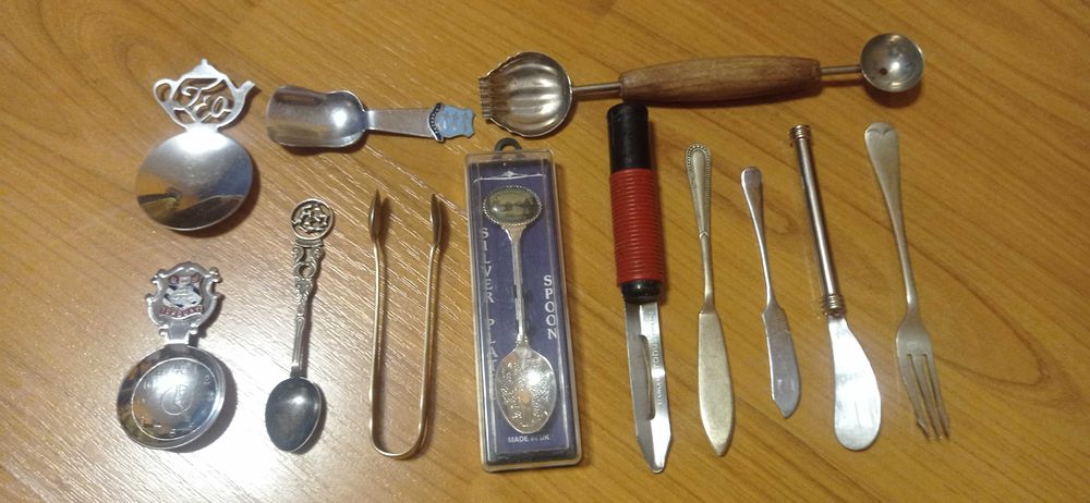 Lingurite, insigne, embleme, brelocuri si diverse-pentru colectie