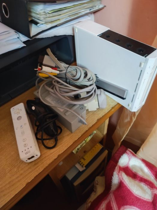 Vând wii modat  .