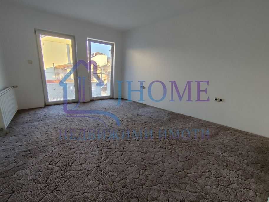 Уникален многостаен апартамент с ГАРАЖ, ул. Околчица