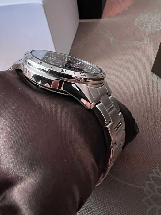 Продавам НОВ Часовник Lorus RM391HX9 с гаранция към TIMELAND