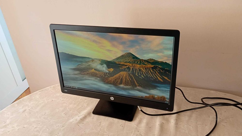 Монитор HP P223 22 инча - Като нов