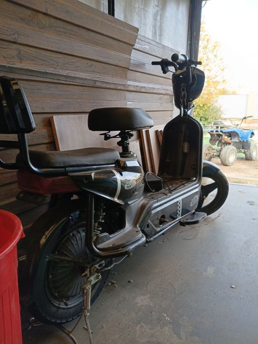 Продам электроскутор за 49к