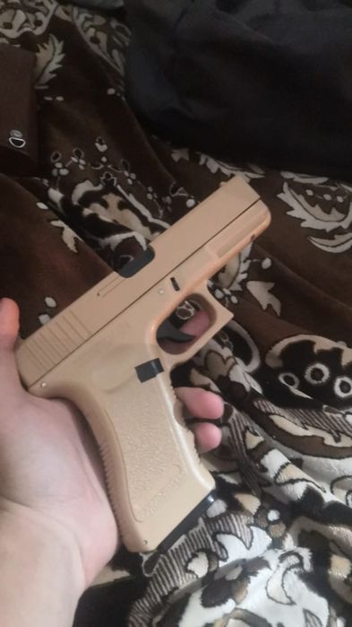 Продаю пистолет игрушечный