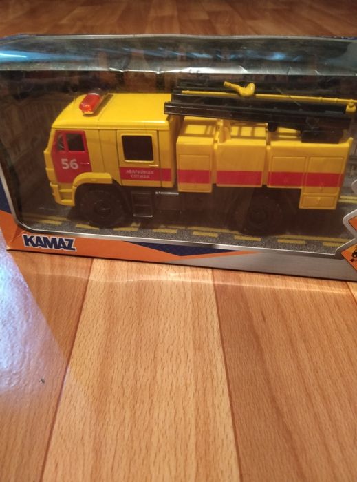 Машинки железные новые