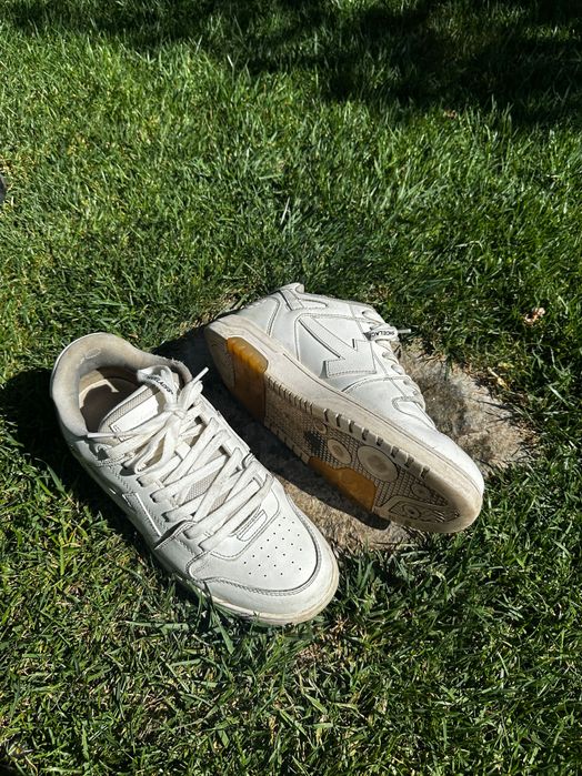 Adidasi Out of Office