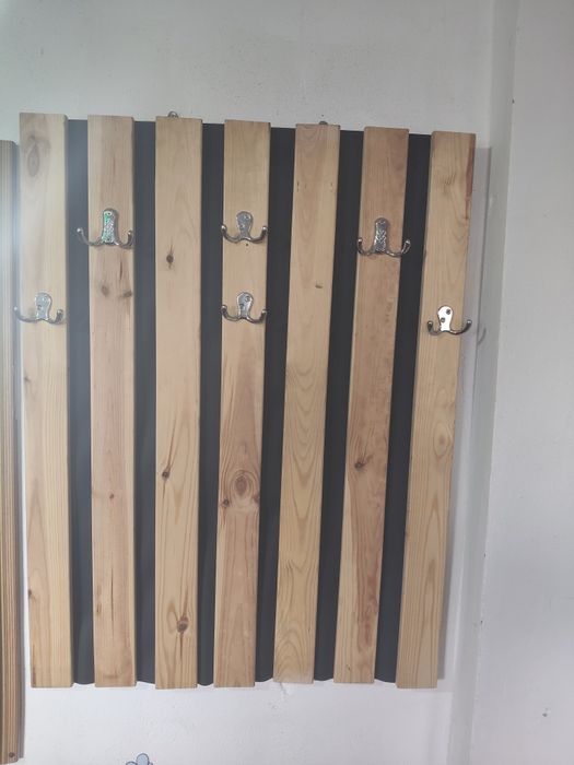 Făcute manual din lemn natural