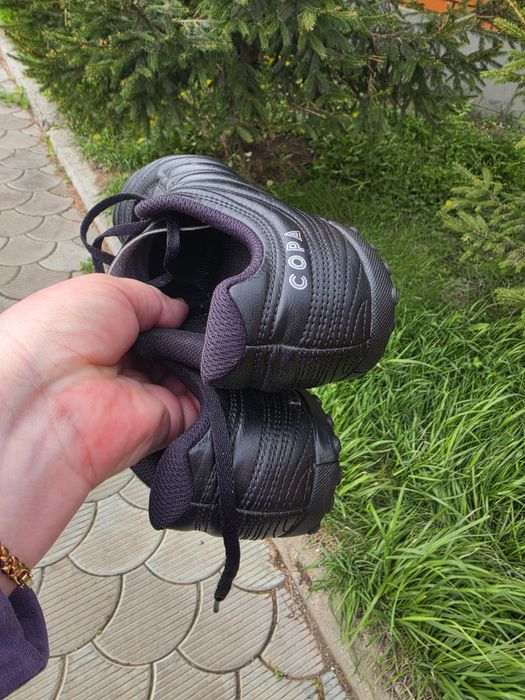 Продам футбольные сороконожки.