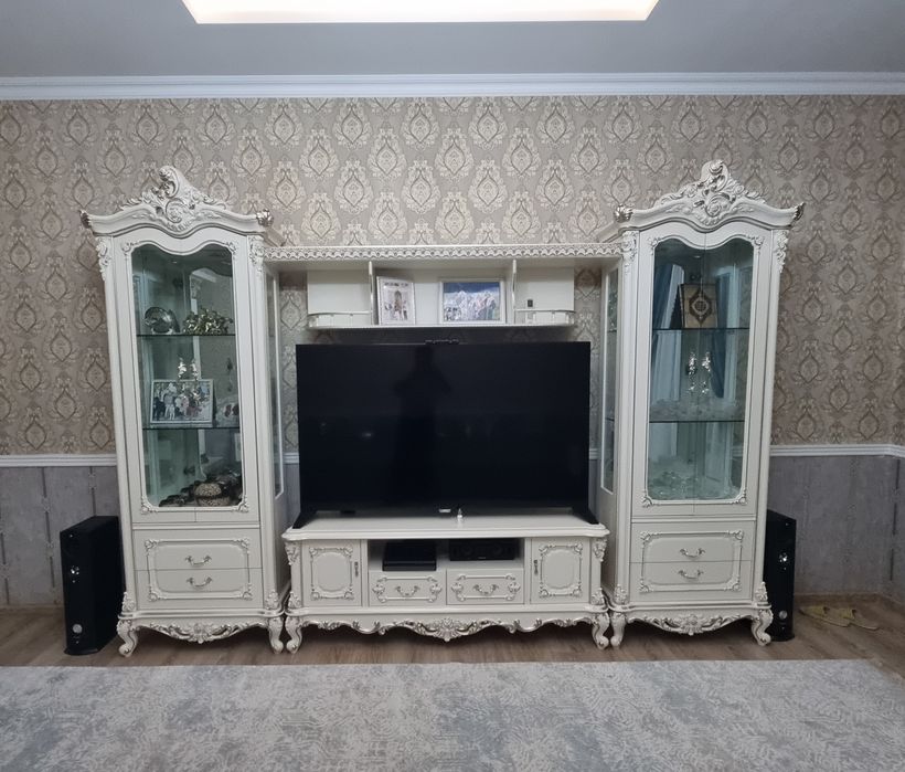 Продается диван, шкаф, спальная.