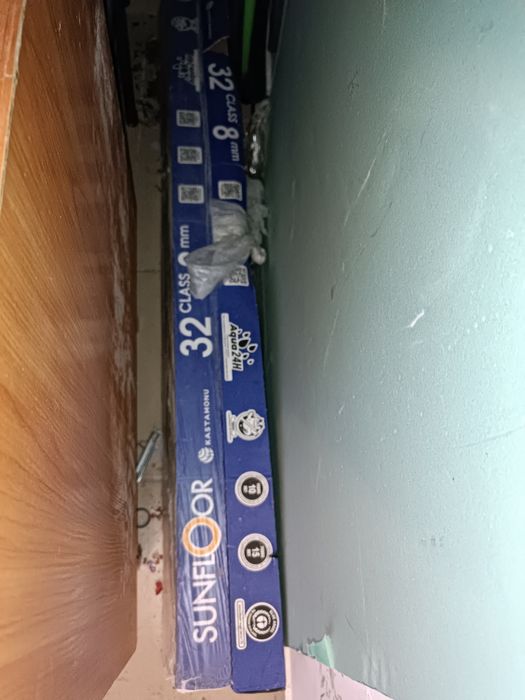 Продается остатки ламината, две упаковки