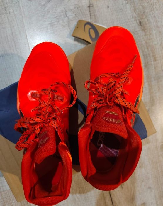 Продам волейбольные кроссовки Asics