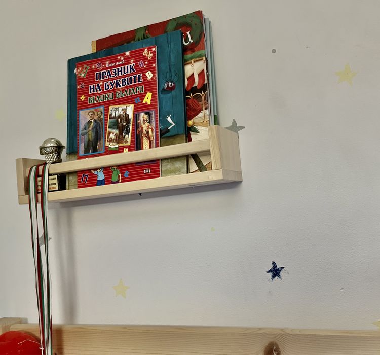 Рафт за книги ,лавица монтесори