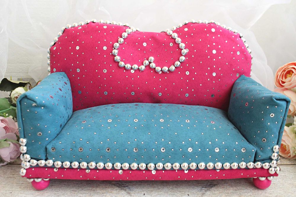 Продам кукольный диван