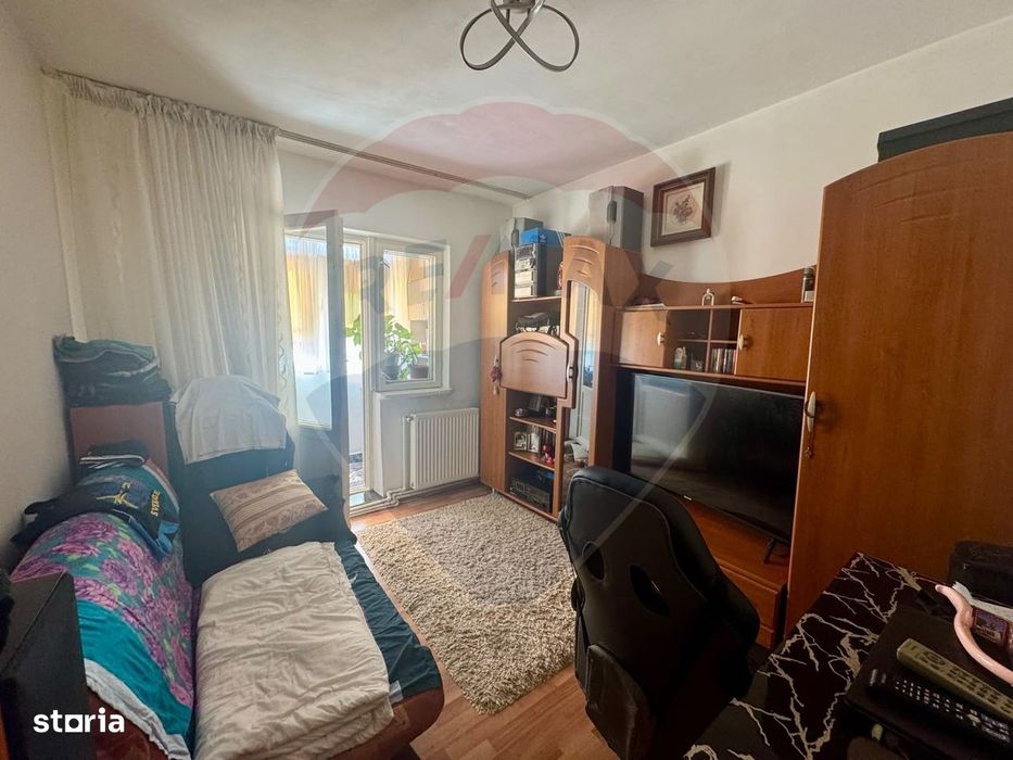 Apartament cu 4 camere de vânzare în zona Craiovita Noua
