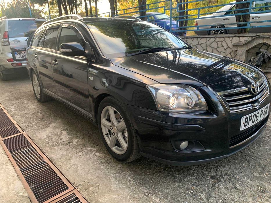 Toyota Avensis 2,2 D-cat На части
