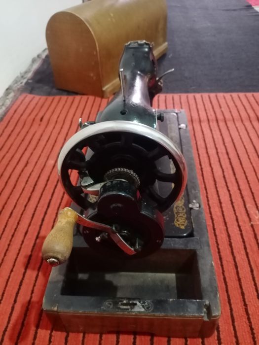 Швейная машинка,