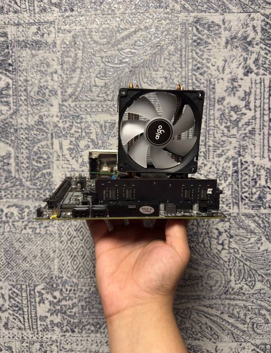 Esonic H110DA M.2 Porti bor I5-7500 DDR4 8gb coller