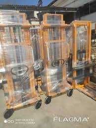 pol Elektr shtabeler shtablyor sklad texnikasi 3 metrga tonna