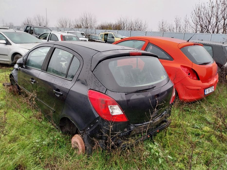 Opel corsa D stopuri hayon bara usi ușa scaune oglinda portbagaj aripa aripi Oglinzi armatura bara capota faruri far cutie viteze motor alternator