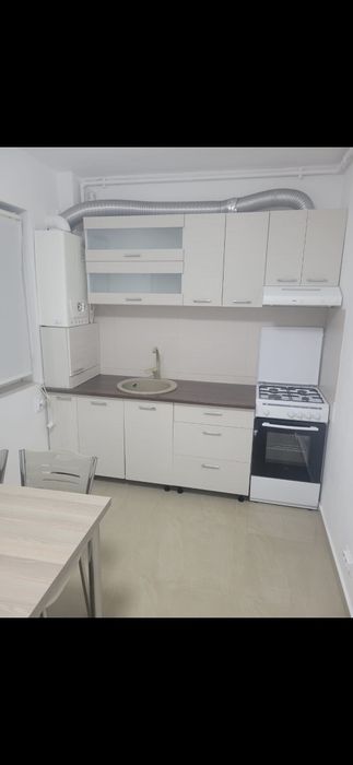 Închiriez  apartament 1 cameră, 42 m2, etaj 1. Central!