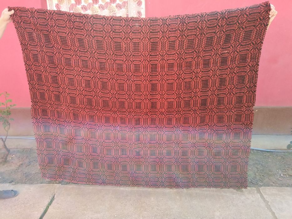 Covoare vechi prelucrate manual