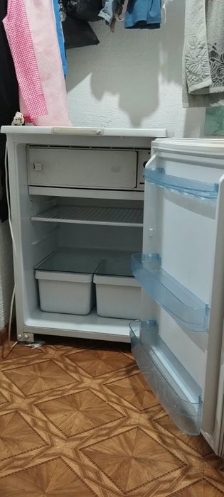 Холодильник сатылады істеп тұр 20000 тенге