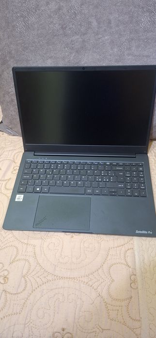 Vând URGENT  laptop I3, procesor generația I 10