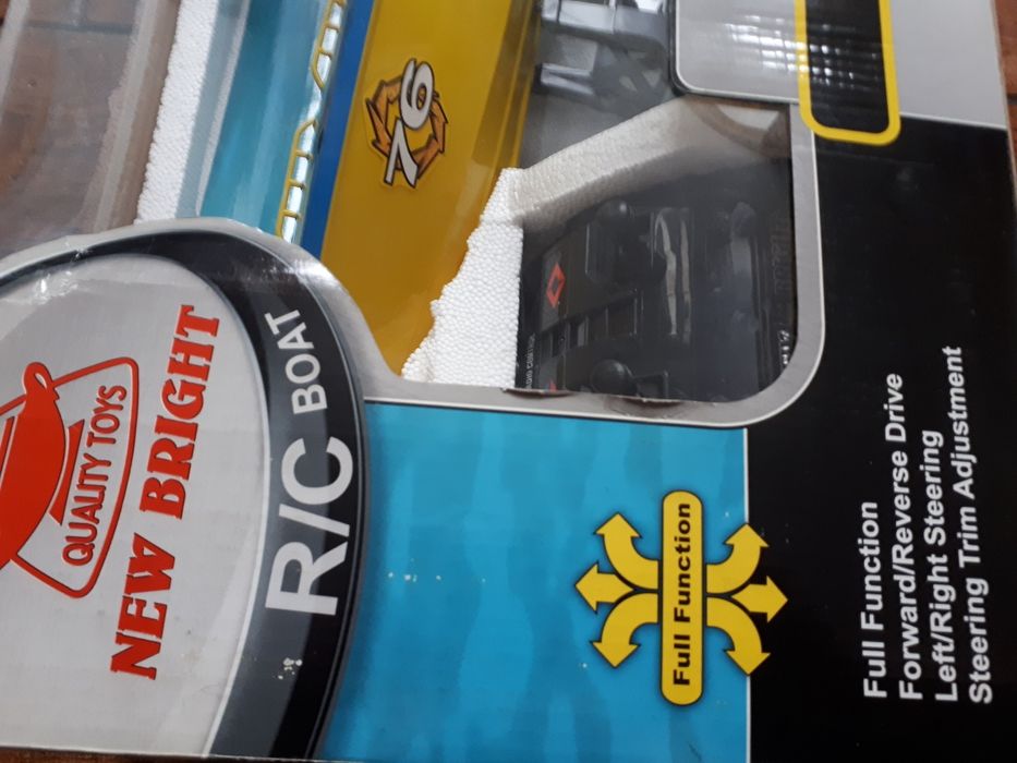 Радиоуправляемая гоночная лодка