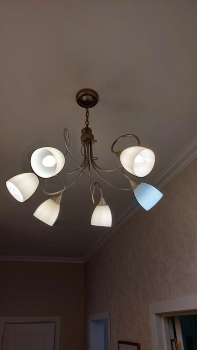 Продам люстра 6 рожков