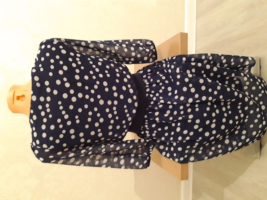 Разгруза платьев 42-44 размера