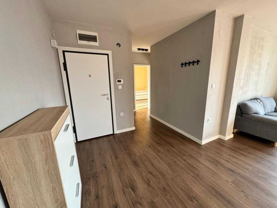 тристаен апартамент в Кючук Париж