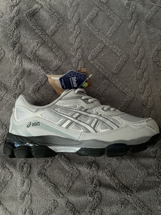 asics gel nyc бело-серый