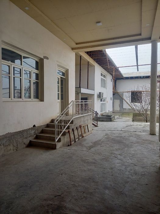 Xovli uy sotiladi