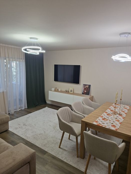 Vand apartament cu 4 camere