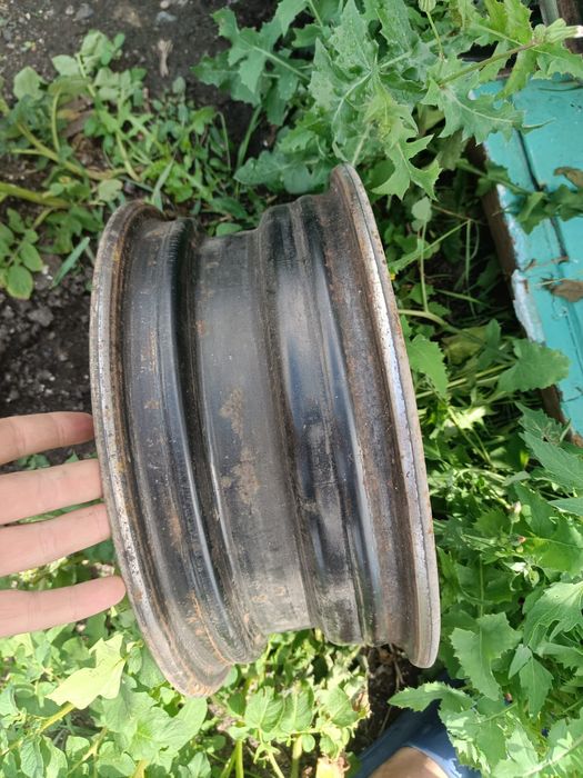 Продам диски на 14 стояли на Фольксвагене цена 23000