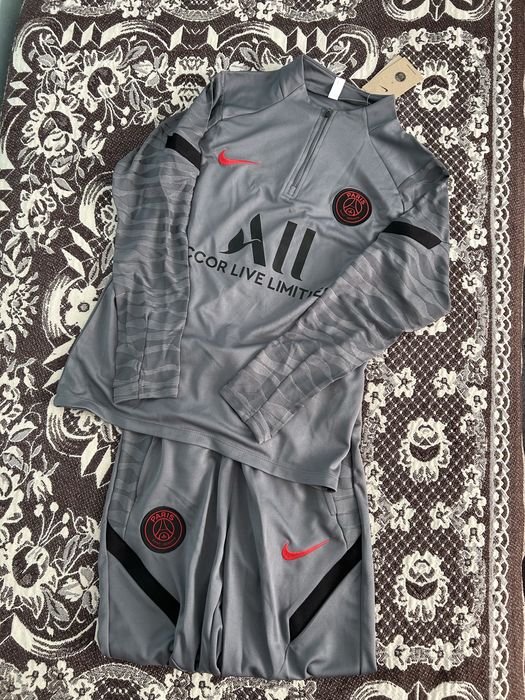 Tracksuit psg nou cu eticheta