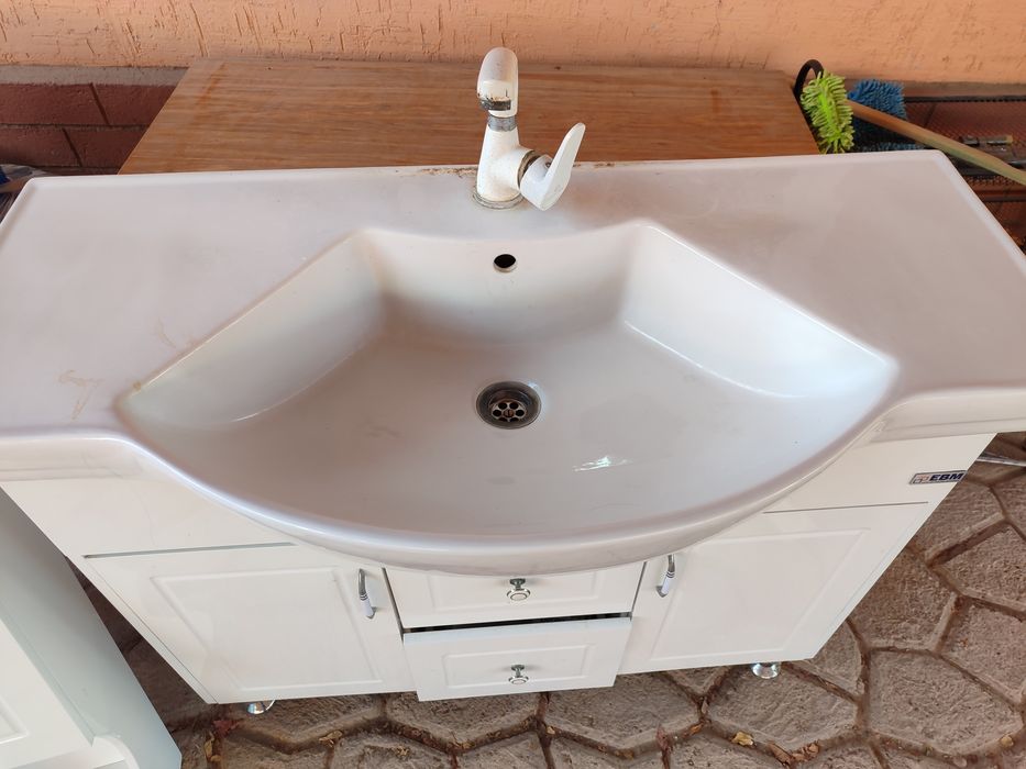 Раковина с тумбой изеркалом б. у