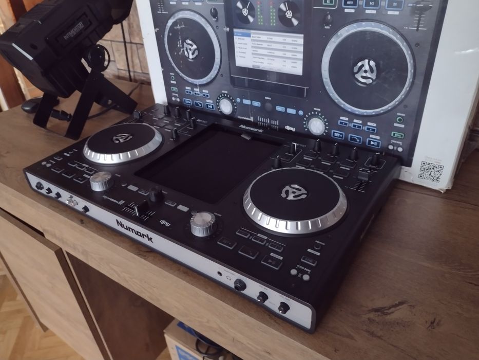 DJ пулт Numark iDJ Pro – професионален контролер
