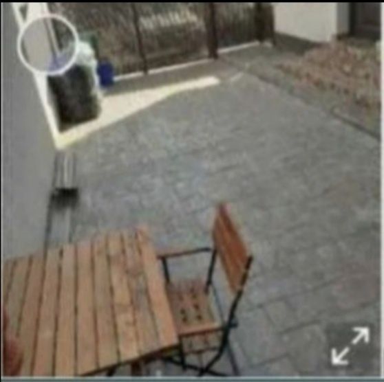 Apartament 3 camere + curte + parcări