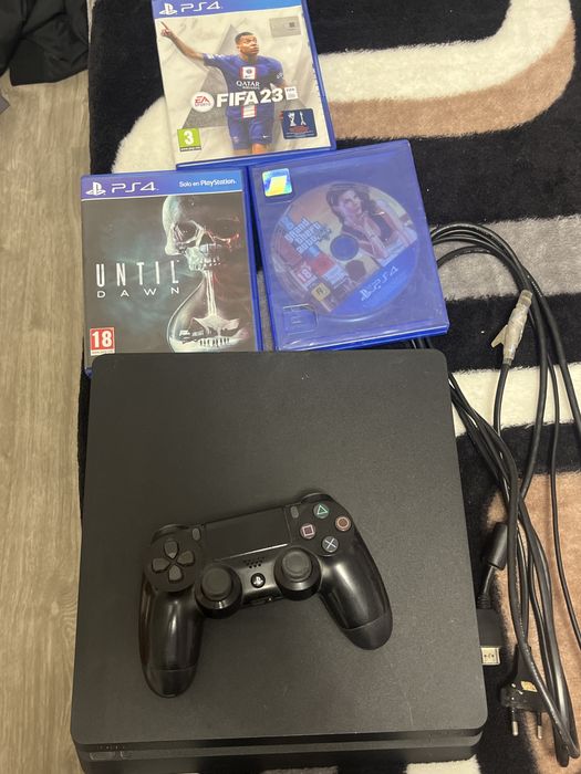 Ps 4 slim 3 jocuri functionabile maneta functionabila cablul  este fisurat dar este functionabil ,folosit doar un an,merge perfect,are fc25 instalat.