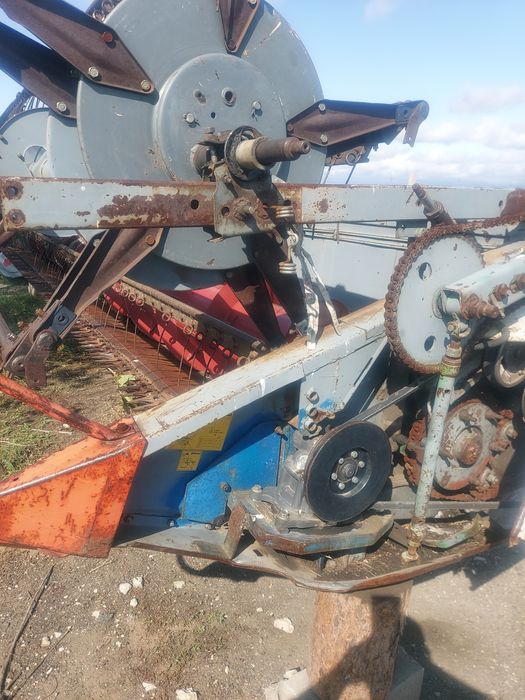 Продам жатку и подборщик