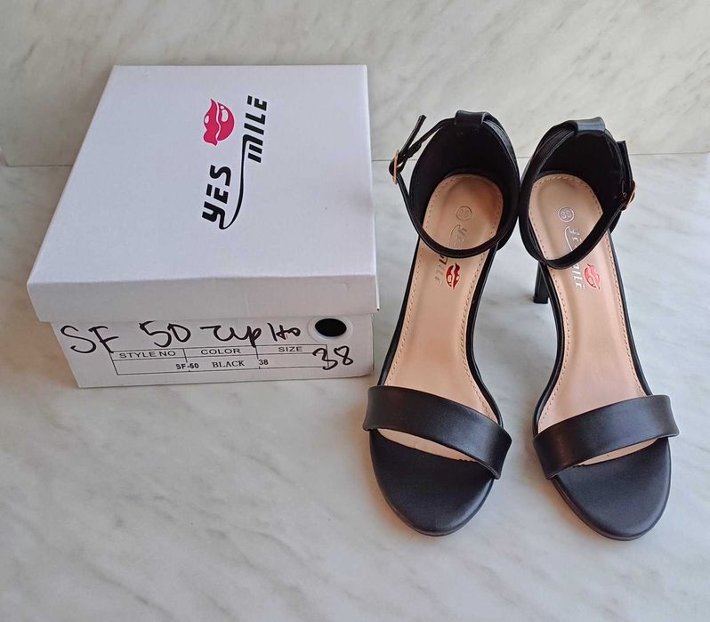 Чисто НОВИ дамски елегантни обувки с тънък ток. Не са обувани. № 38