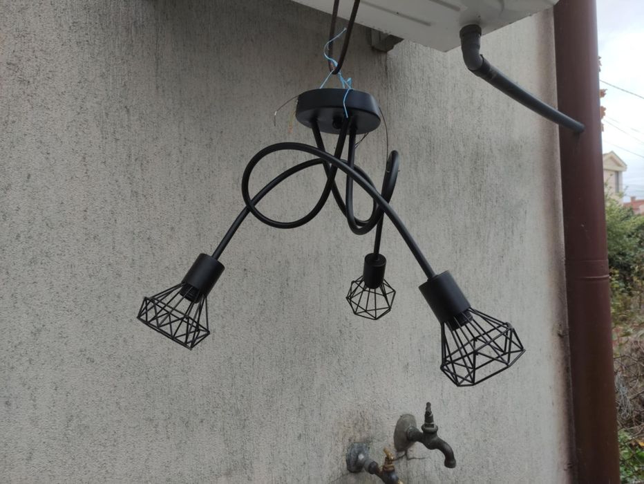 Продавам полилей нов