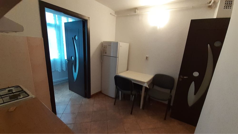 Inchiriez ap 2 cam. Dec. cu CT, zona Obcini