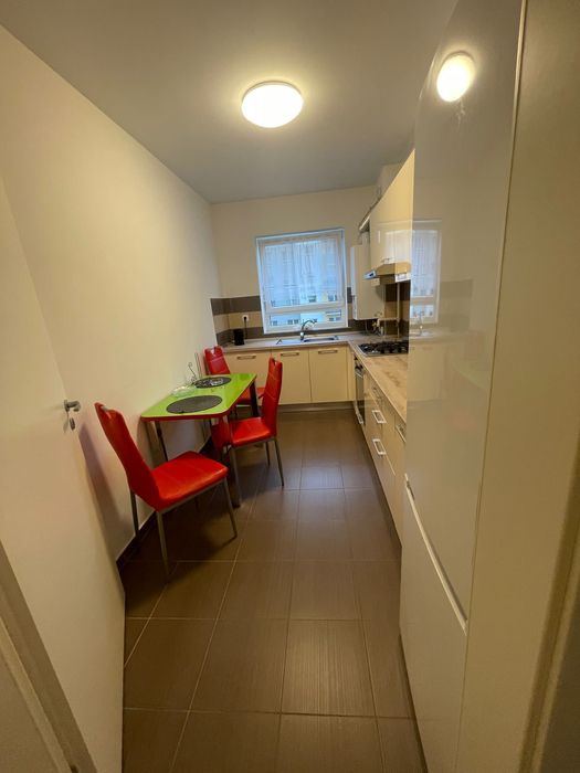 Cazare Regim hotelier/2 camere  decomandat /zona mall