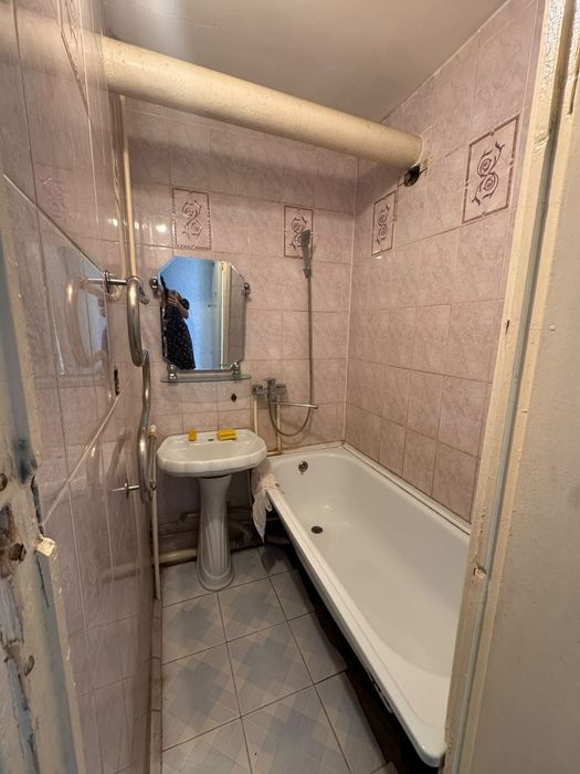 Продаётся 2 комн район 4 поликлинника