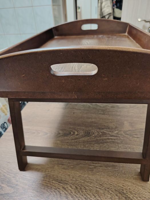 Măsuța de servit masa in pat