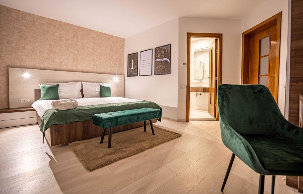 Cazare cu ciubăr la Brașov | 8 persoane | Roots Villa Sequoia